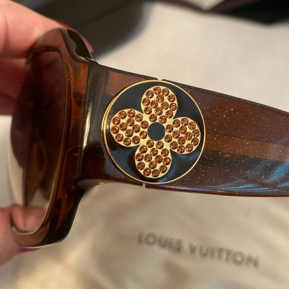 Louis Vuitton • “Ursula Strass Speckled” Sunglasses - Picture 11 of 17